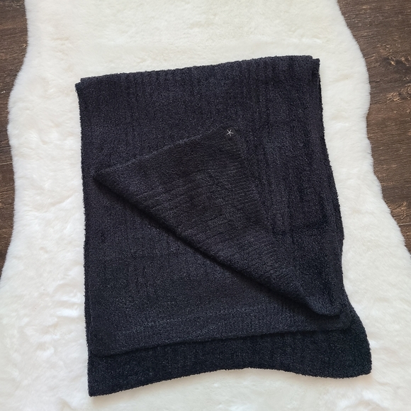 Barefoot dreams fuzzy scarf 13"×68" - Picture 3 of 4